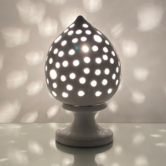 Lampada da comodino traforata Lampada da comodino traforata